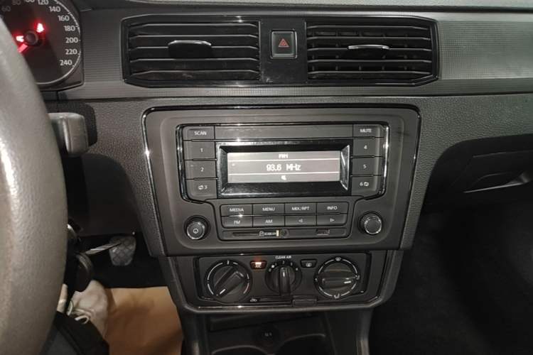 Used Volkswagen Santana 2021 1.5L Manual Fashion Edition Audio And AC Panel
