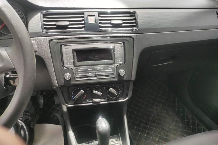 Used Volkswagen Santana 2021 1.5L Automatic Fashion Edition Audio And AC Panel
