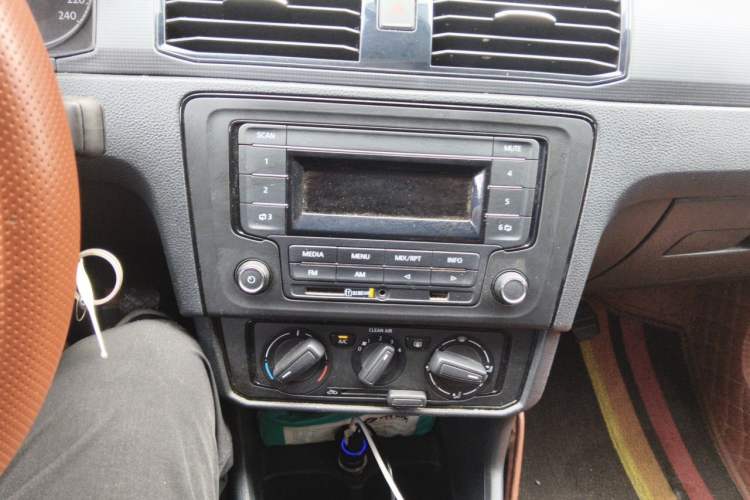 Used Volkswagen Santana 2021 1.5L Manual Fashion Edition Audio And AC Panel