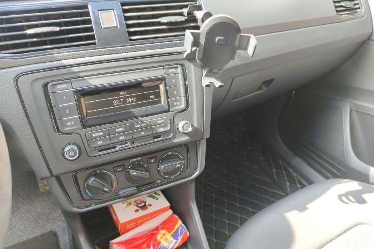 Used Volkswagen Santana 2021 1.5L Manual Fashion Edition Audio And AC Panel