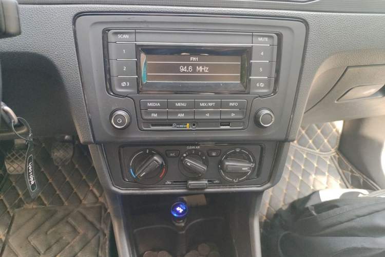 Used Volkswagen Santana 2021 1.5L Manual Fashion Edition Audio And AC Panel