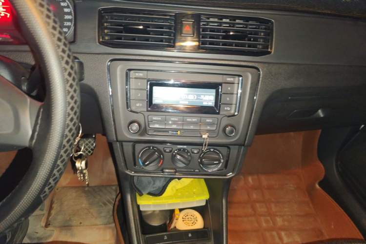 Used Volkswagen Santana 2021 1.5L Manual Fashion Edition Audio And AC Panel
