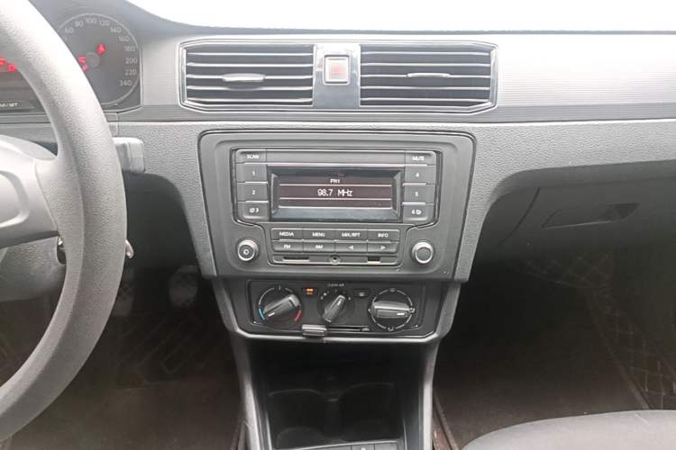 Used Volkswagen Santana 2021 1.5L Manual Fashion Edition Audio And AC Panel