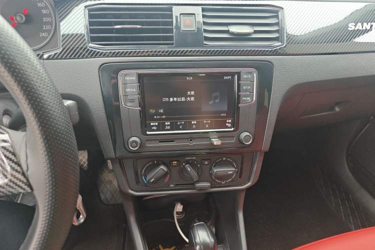 Used Volkswagen Santana 2021 1.5L Automatic Fashion Edition Audio And AC Panel
