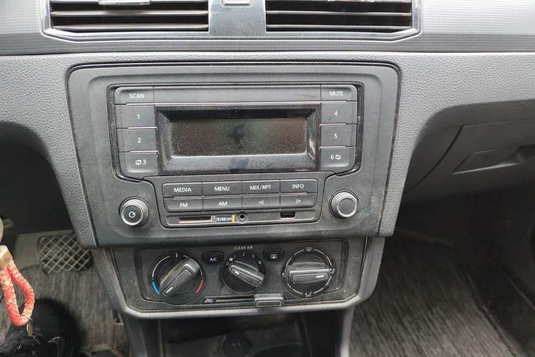 Used Volkswagen Santana 2021 1.5L Automatic Fashion Edition Audio And AC Panel