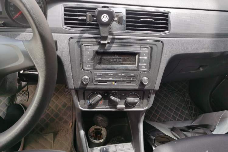 Used Volkswagen Santana 2021 1.5L Manual Fashion Edition Audio And AC Panel
