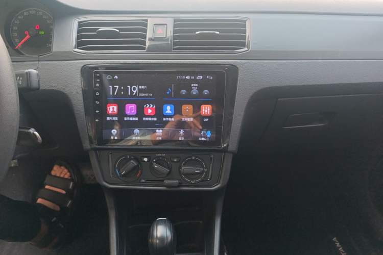 Used Volkswagen Santana 2021 1.5L Automatic Fashion Edition Audio And AC Panel