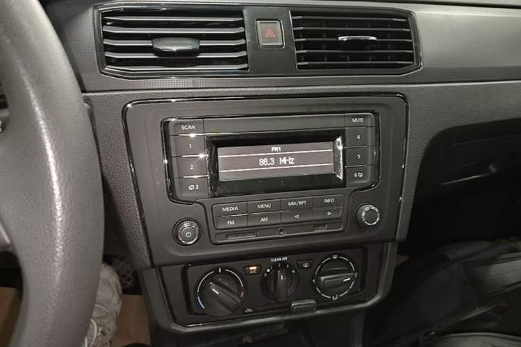 Used Volkswagen Santana 2021 1.5L Automatic Fashion Edition Audio And AC Panel