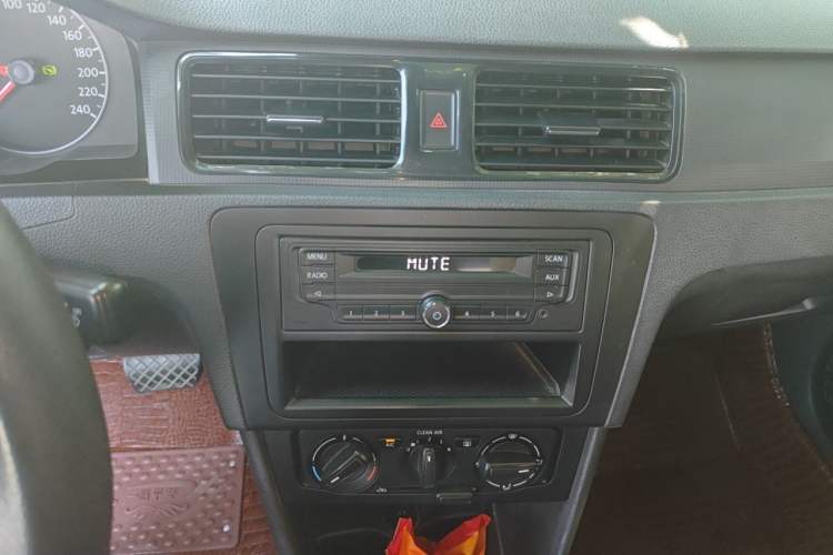 Used Volkswagen Santana 2021 1.5L Automatic Fashion Edition Audio And AC Panel