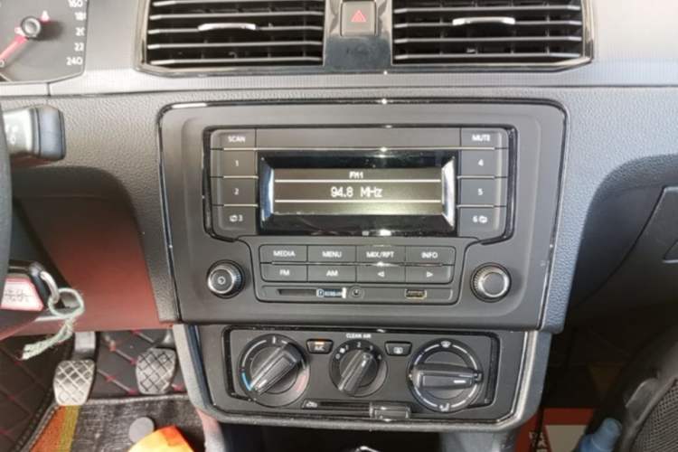 Used Volkswagen Santana 2021 1.5L Manual Fashion Edition Audio And AC Panel