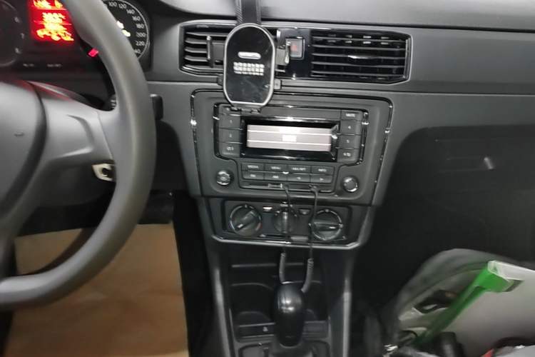 Used Volkswagen Santana 2021 1.5L Automatic Fashion Edition Audio And AC Panel