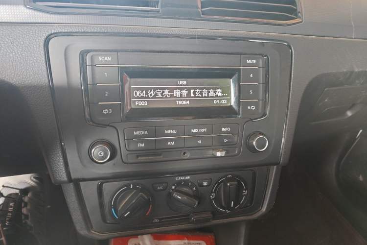 Used Volkswagen Santana 2021 1.5L Manual Fashion Edition Audio And AC Panel