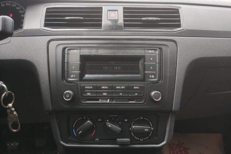 Used Volkswagen Santana 2021 1.5L Manual Fashion Edition Audio And AC Panel