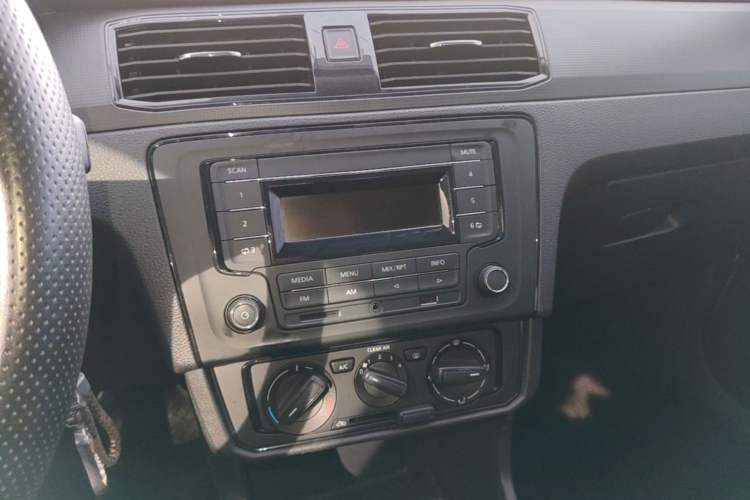 Used Volkswagen Santana 2021 1.5L Automatic Fashion Edition Audio And AC Panel