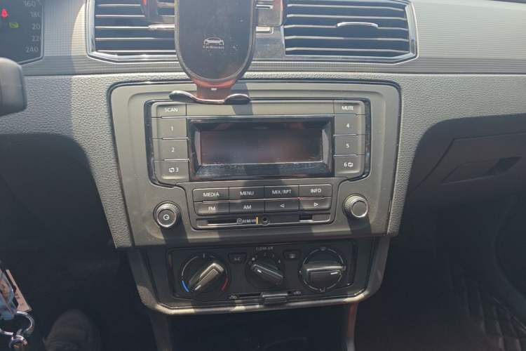 Used Volkswagen Santana 2021 1.5L Automatic Fashion Edition Audio And AC Panel