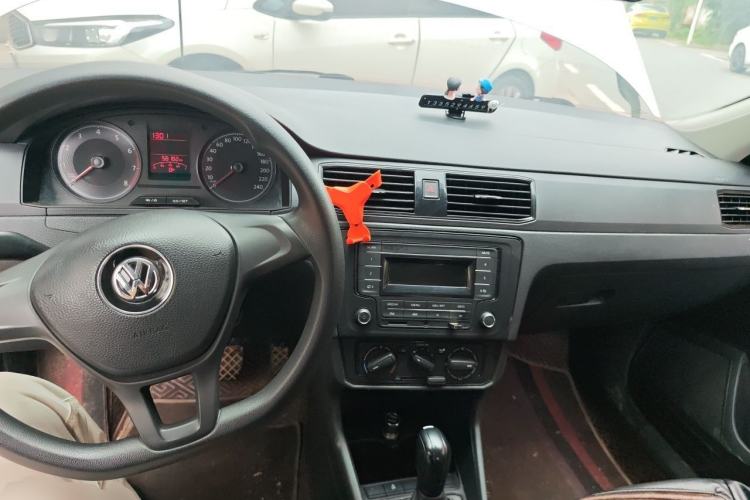 Used Volkswagen Santana 2021 1.5L Automatic Fashion Edition Center Console