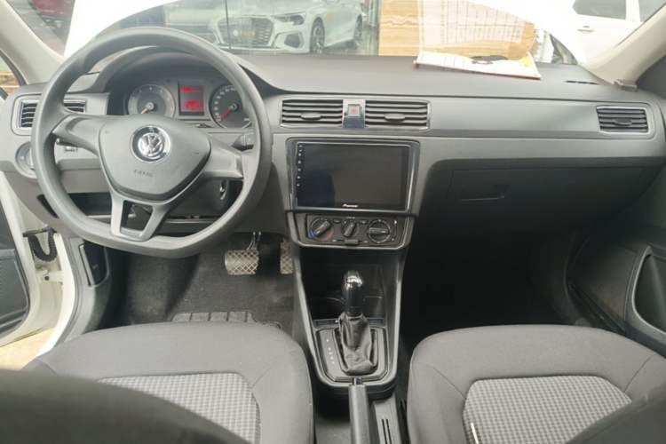 Used Volkswagen Santana 2021 1.5L Automatic Fashion Edition Center Console