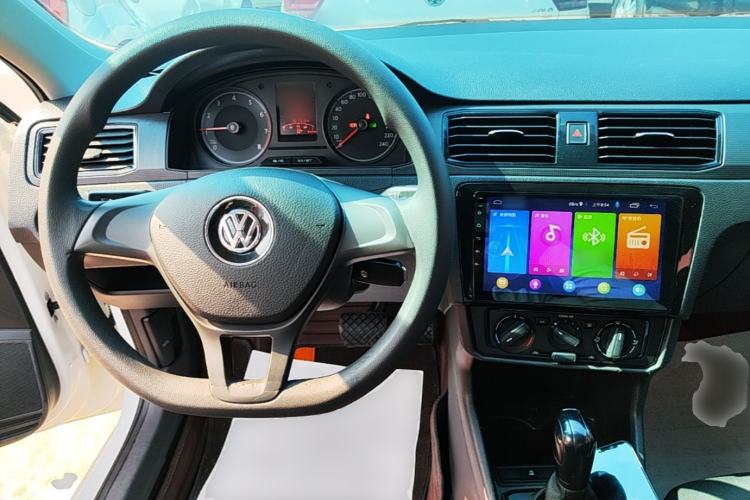 Used Volkswagen Santana 2021 1.5L Automatic Fashion Edition Center Console
