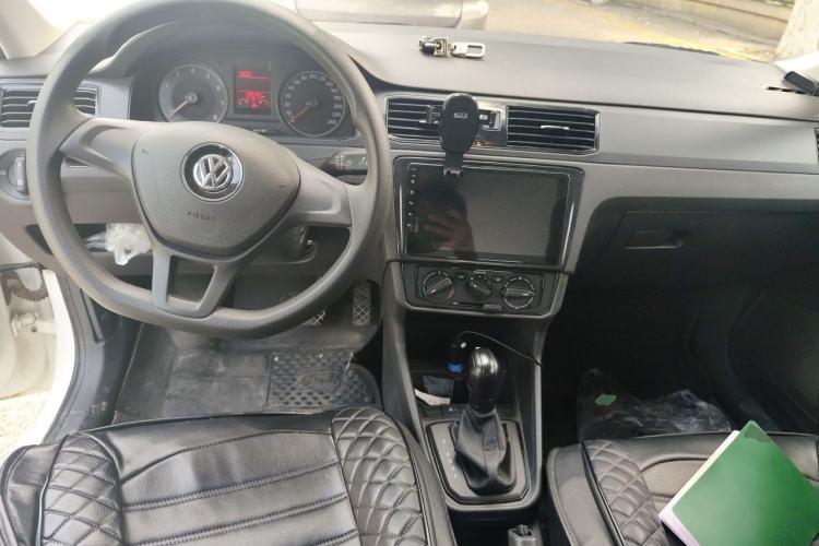 Used Volkswagen Santana 2021 1.5L Automatic Fashion Edition Center Console