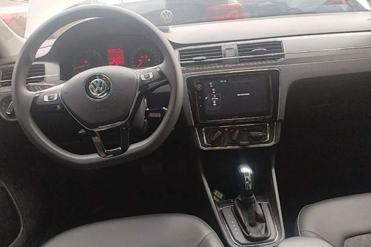 Used Volkswagen Santana 2021 1.5L Automatic Comfort Edition Center Console
