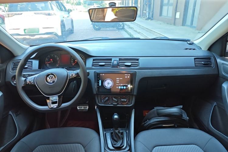 Used Volkswagen Santana 2021 1.5L Automatic Fashion Edition Center Console