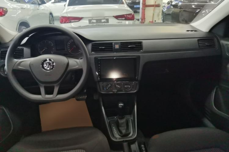 Used Volkswagen Santana 2021 1.5L Automatic Fashion Edition Center Console