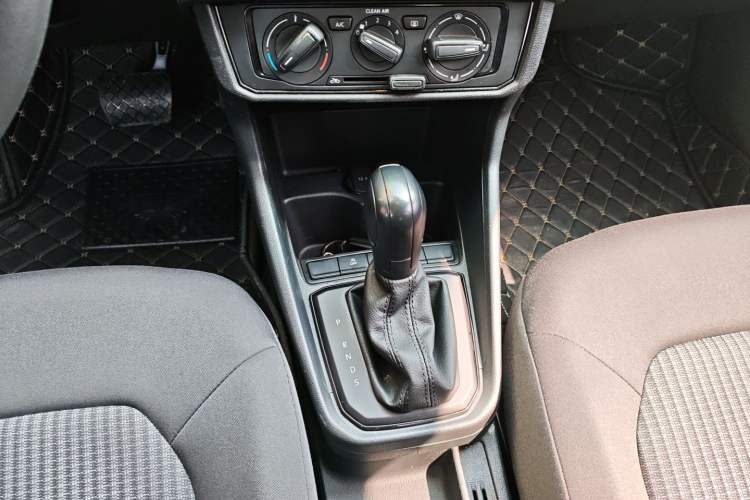 Used Volkswagen Santana 2021 1.5L Automatic Fashion Edition Gear Lever