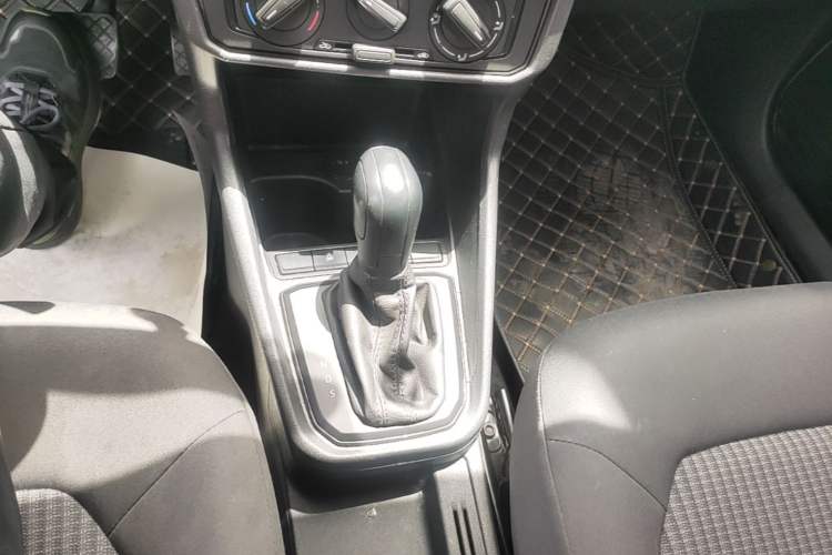 Used Volkswagen Santana 2021 1.5L Automatic Fashion Edition Gear Lever