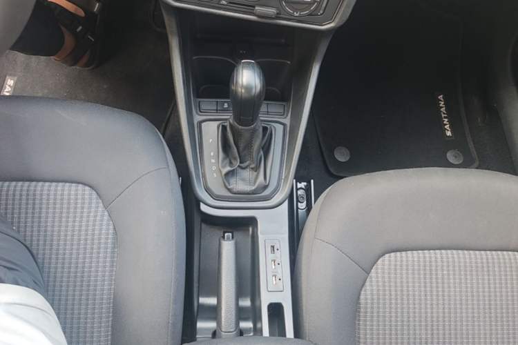Used Volkswagen Santana 2021 1.5L Automatic Fashion Edition Gear Lever