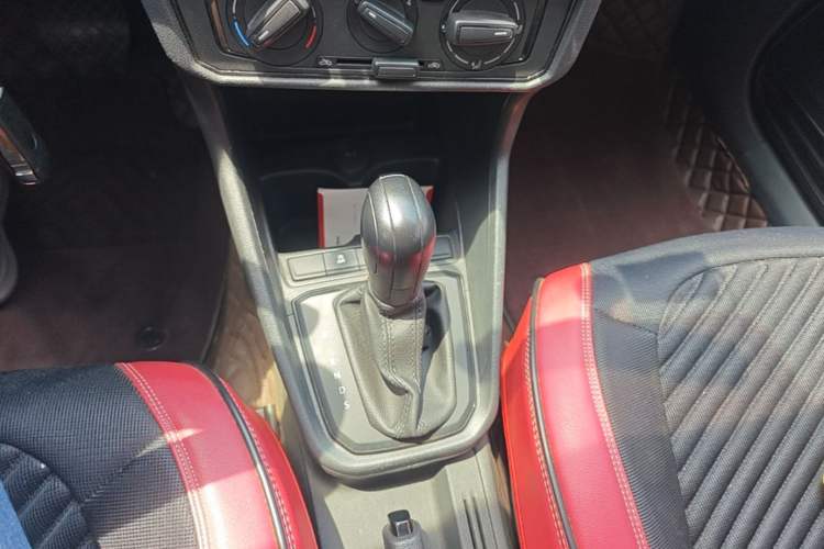 Used Volkswagen Santana 2021 1.5L Automatic Fashion Edition Gear Lever