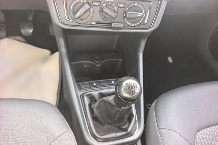 Used Volkswagen Santana 2021 1.5L Manual Fashion Edition Interior 3