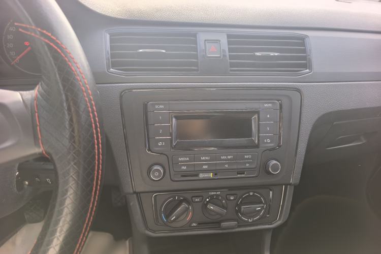 Used Volkswagen Santana 2021 1.5L Manual Fashion Edition Interior 3