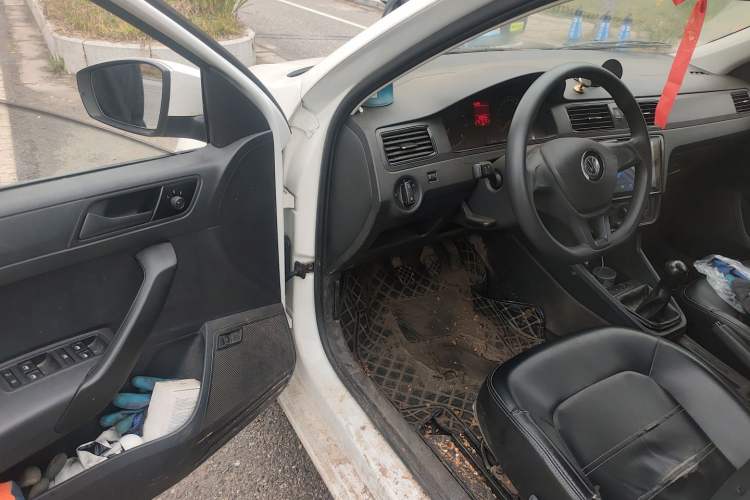 Used Volkswagen Santana 2021 1.5L Manual Fashion Edition Interior 3