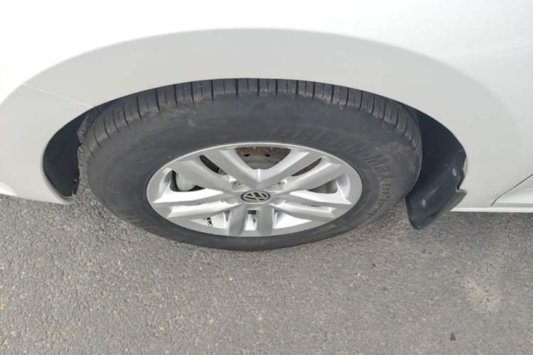 Used Volkswagen Santana 2021 1.5L Manual Fashion Edition Left Front Wheel Hub