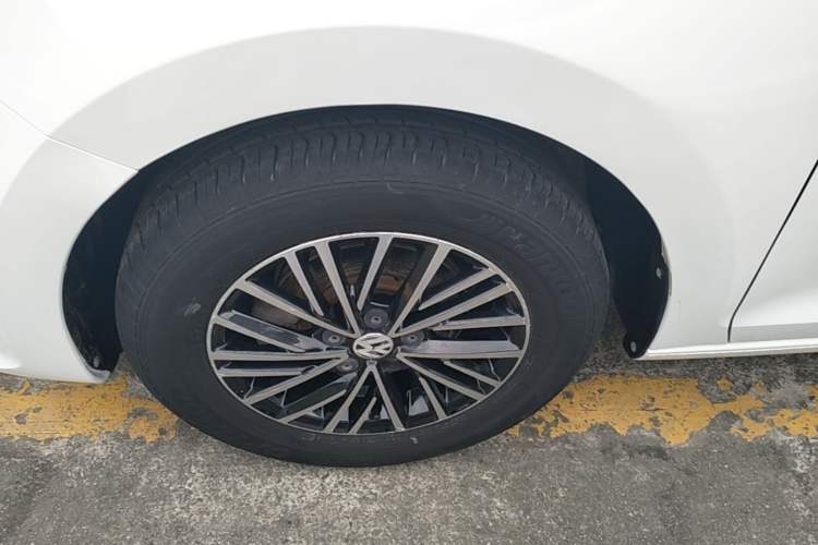 Used Volkswagen Santana 2021 1.5L Manual Fashion Edition Left Front Wheel Hub