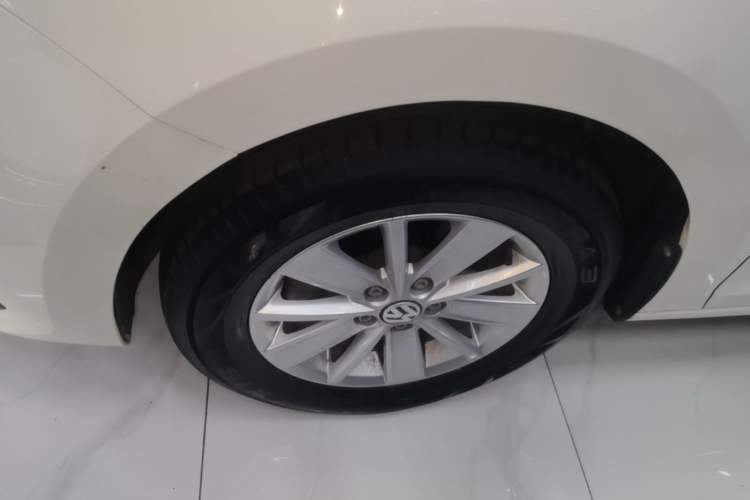 Used Volkswagen Santana 2021 1.5L Manual Fashion Edition Left Front Wheel Hub