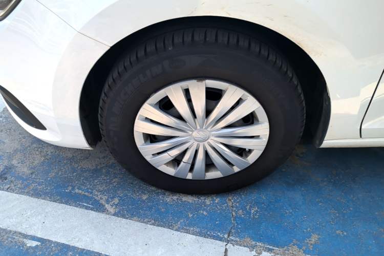Used Volkswagen Santana 2021 1.5L Manual Fashion Edition Left Front Wheel Hub
