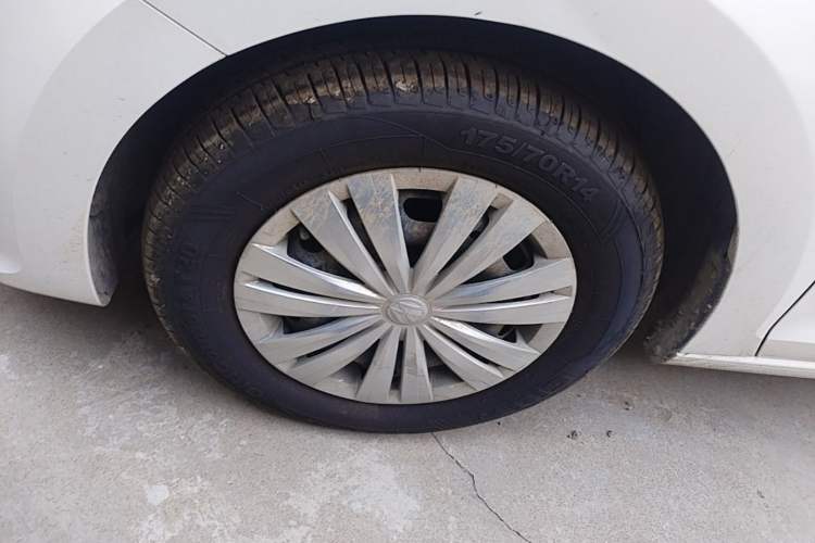 Used Volkswagen Santana 2021 1.5L Automatic Fashion Edition Left Front Wheel Hub