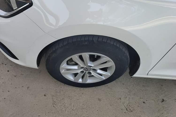 Used Volkswagen Santana 2021 1.5L Manual Fashion Edition Left Front Wheel Hub