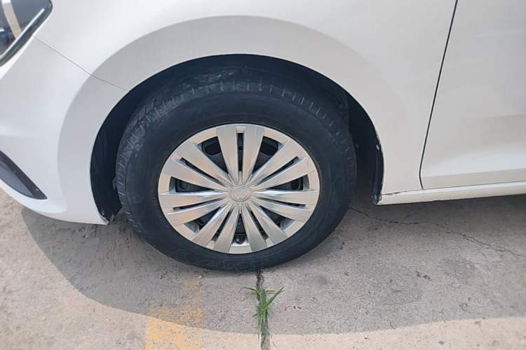 Used Volkswagen Santana 2021 1.5L Manual Fashion Edition Left Front Wheel Hub