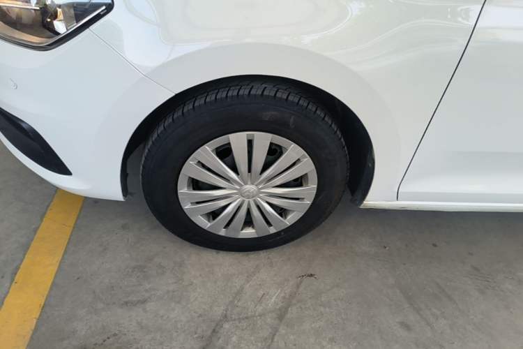 Used Volkswagen Santana 2021 1.5L Automatic Fashion Edition Left Front Wheel Hub