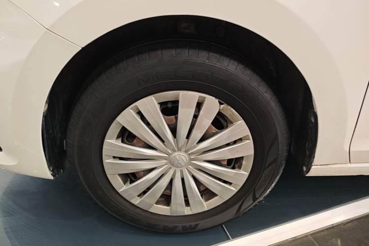 Used Volkswagen Santana 2021 1.5L Manual Fashion Edition Left Front Wheel Hub