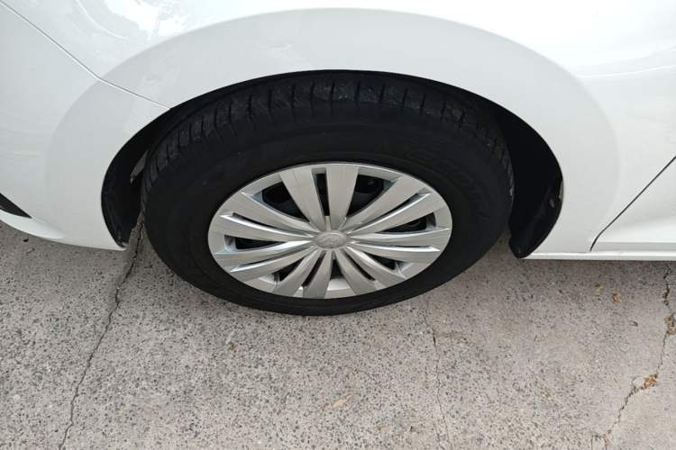 Used Volkswagen Santana 2021 1.5L Automatic Fashion Edition Left Front Wheel Hub