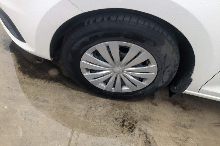 Used Volkswagen Santana 2021 1.5L Manual Fashion Edition Left Front Wheel Hub