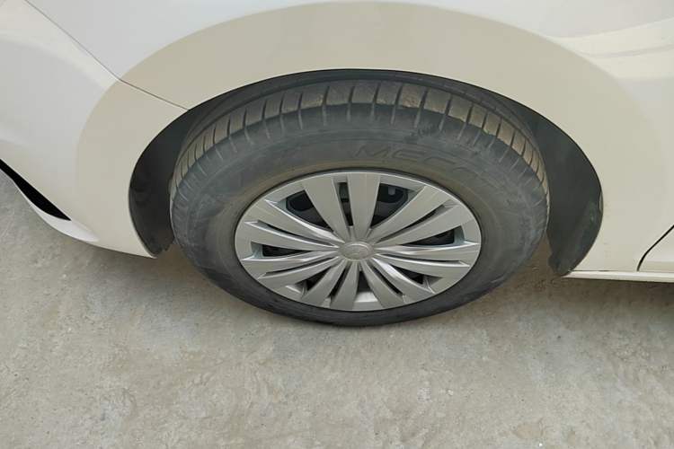 Used Volkswagen Santana 2021 1.5L Manual Fashion Edition Left Front Wheel Hub