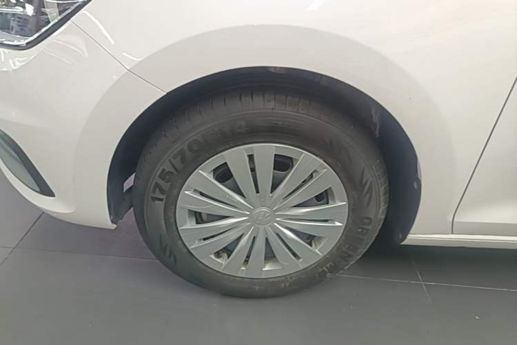 Used Volkswagen Santana 2021 1.5L Automatic Fashion Edition Left Front Wheel Hub