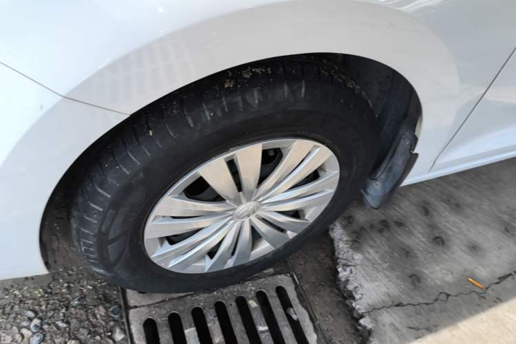 Used Volkswagen Santana 2021 1.5L Manual Fashion Edition Left Front Wheel Hub