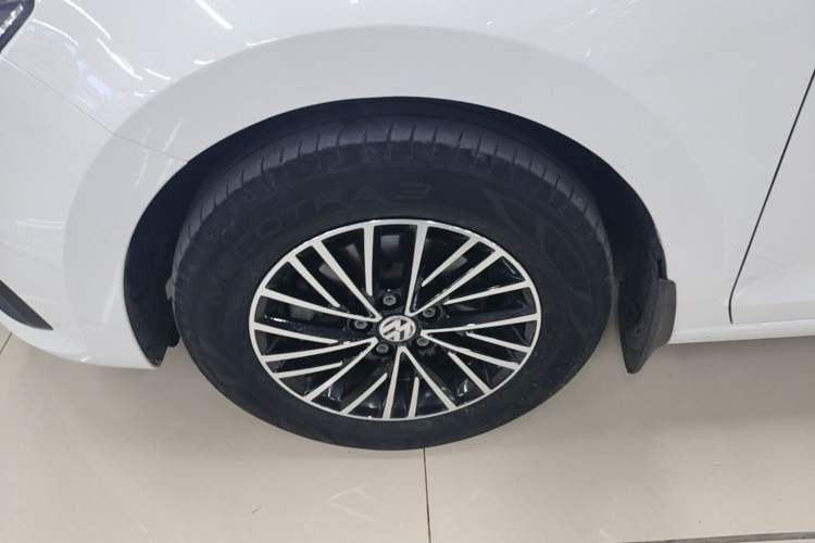 Used Volkswagen Santana 2021 1.5L Automatic Fashion Edition Left Front Wheel Hub