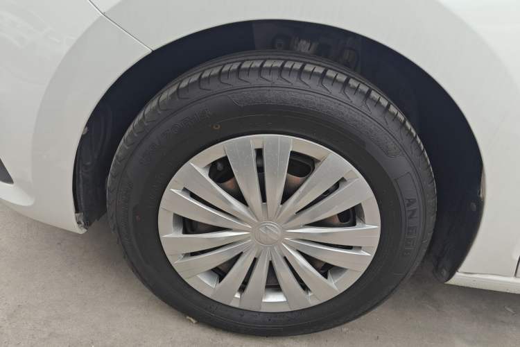 Used Volkswagen Santana 2021 1.5L Manual Fashion Edition Left Front Wheel Hub