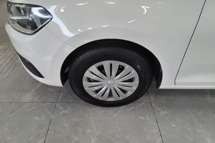 Used Volkswagen Santana 2021 1.5L Manual Fashion Edition Left Front Wheel Hub